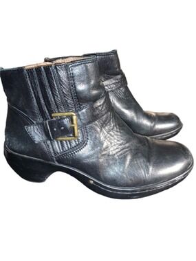Women's Easy Spirit Black Leather Ankle Boots & Booties Size 8 with Gold Buckle